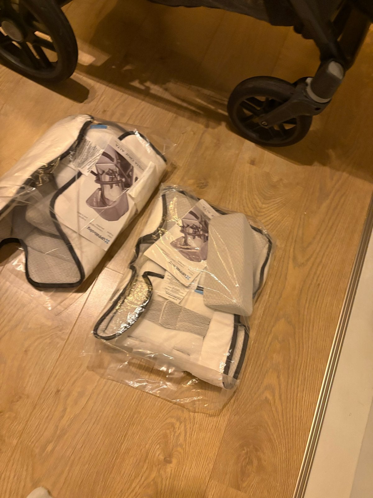 Foto 4 van Tweeling UPPAbaby Vista V2  met reiswiegen en accessoires