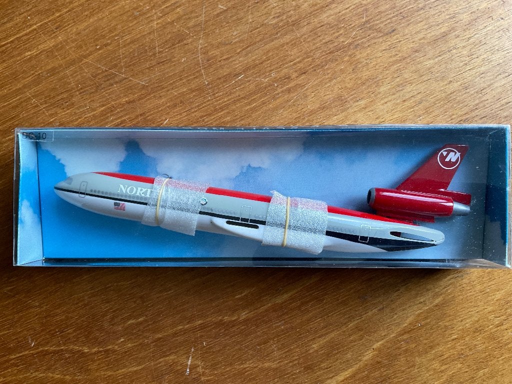 North West Airlines DC10 schaalmodel, Verzamelen, Ophalen of Verzenden, Zo goed als nieuw, Schaalmodel
