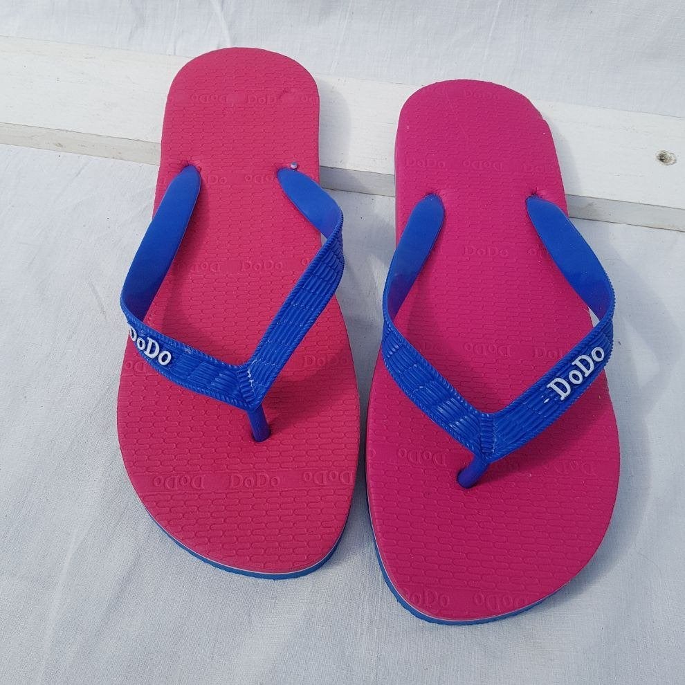 Coole roze blauwe slippers. mt 10 (38/39) Merk Dodo, Slippers, ., Ophalen of Verzenden, Zo goed als nieuw