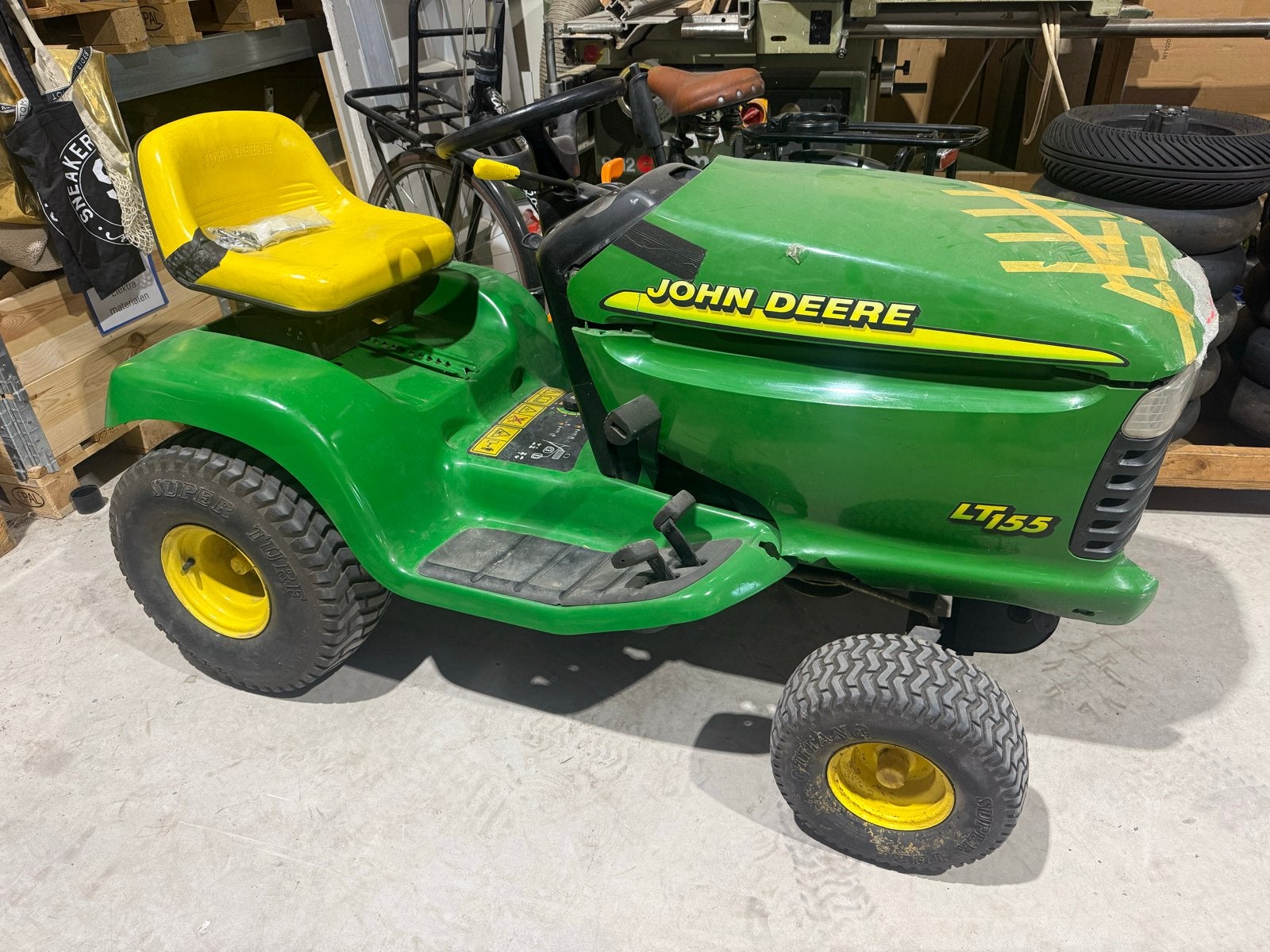 John Deere LT155 Zitmaaier - met wat werk, Tuin en Terras, Ophalen, Cirkelmaaier, Gebruikt, Benzine-grasmaaier