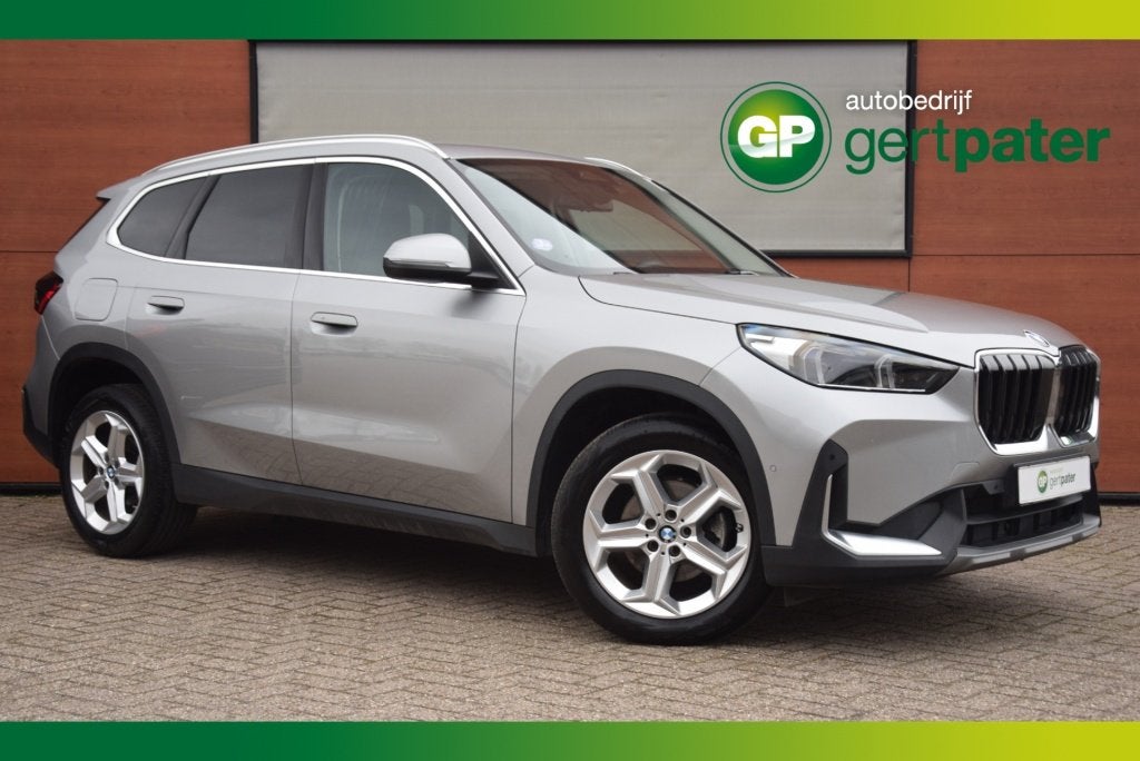 BMW X1 sDrive18i Premium Pack/18"/Keyless/Camera/Stoelverwar, Gebruikt, Zwart, Metallic lak, Origineel Nederlands