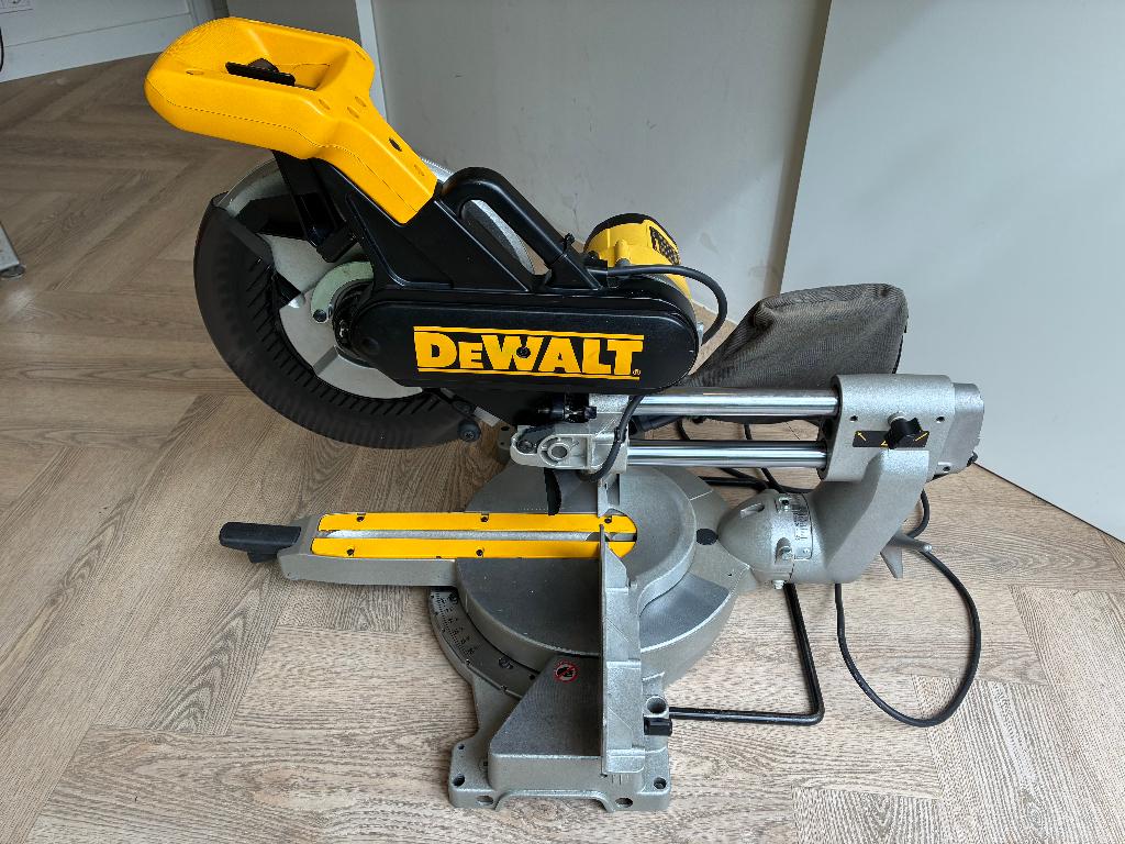 DeWalt Afkortzaag DW708-QS type 3, Doe-het-zelf en Verbouw, Gereedschap | Zaagmachines, Ophalen, DeWalt, 70 mm of meer, Zo goed als nieuw