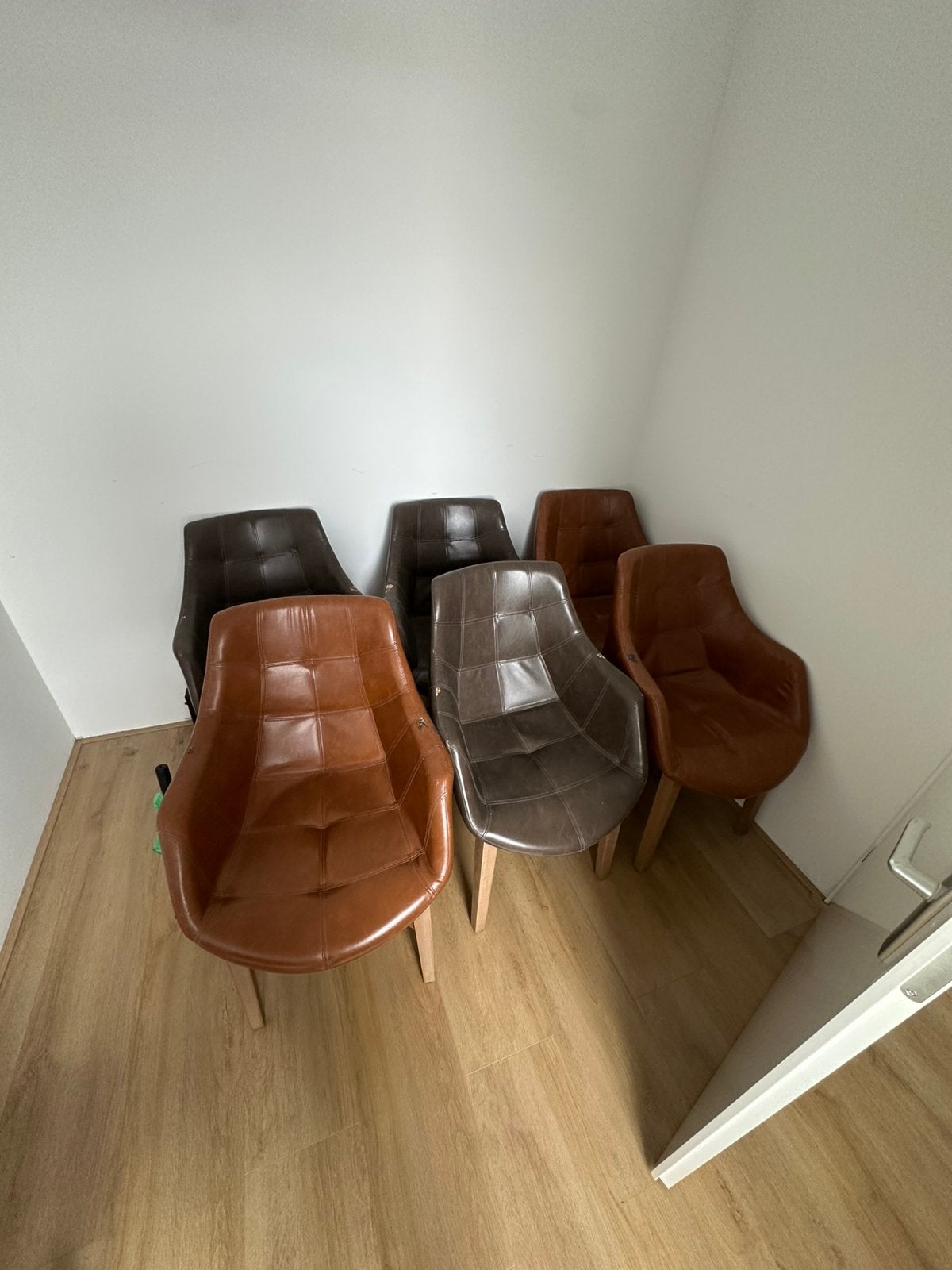 Keukenstoelen, gratis af te halen, Ophalen, Zo goed als nieuw, Rond, Kunststof