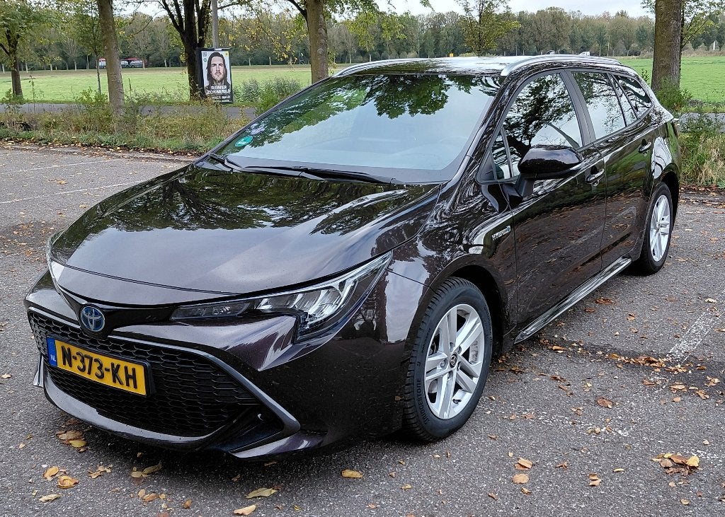 Private Lease: Toyota Corolla TS 1.8 Hybrid Active, 1345 kg, 4 cilinders, Bruin, 98 pk
