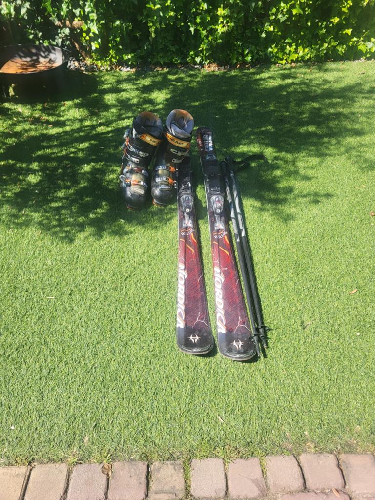 Nordica Ski's met Head skischoenen en skistokken, Sport en Fitness, 140 tot 160 cm, Gebruikt, Ophalen of Verzenden, Nordica