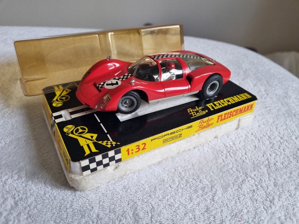 Fleischmann 3220 Porsche C6 rood met meesturende voorwielen, Verzenden, Zo goed als nieuw, Elektrisch, Fleischmann