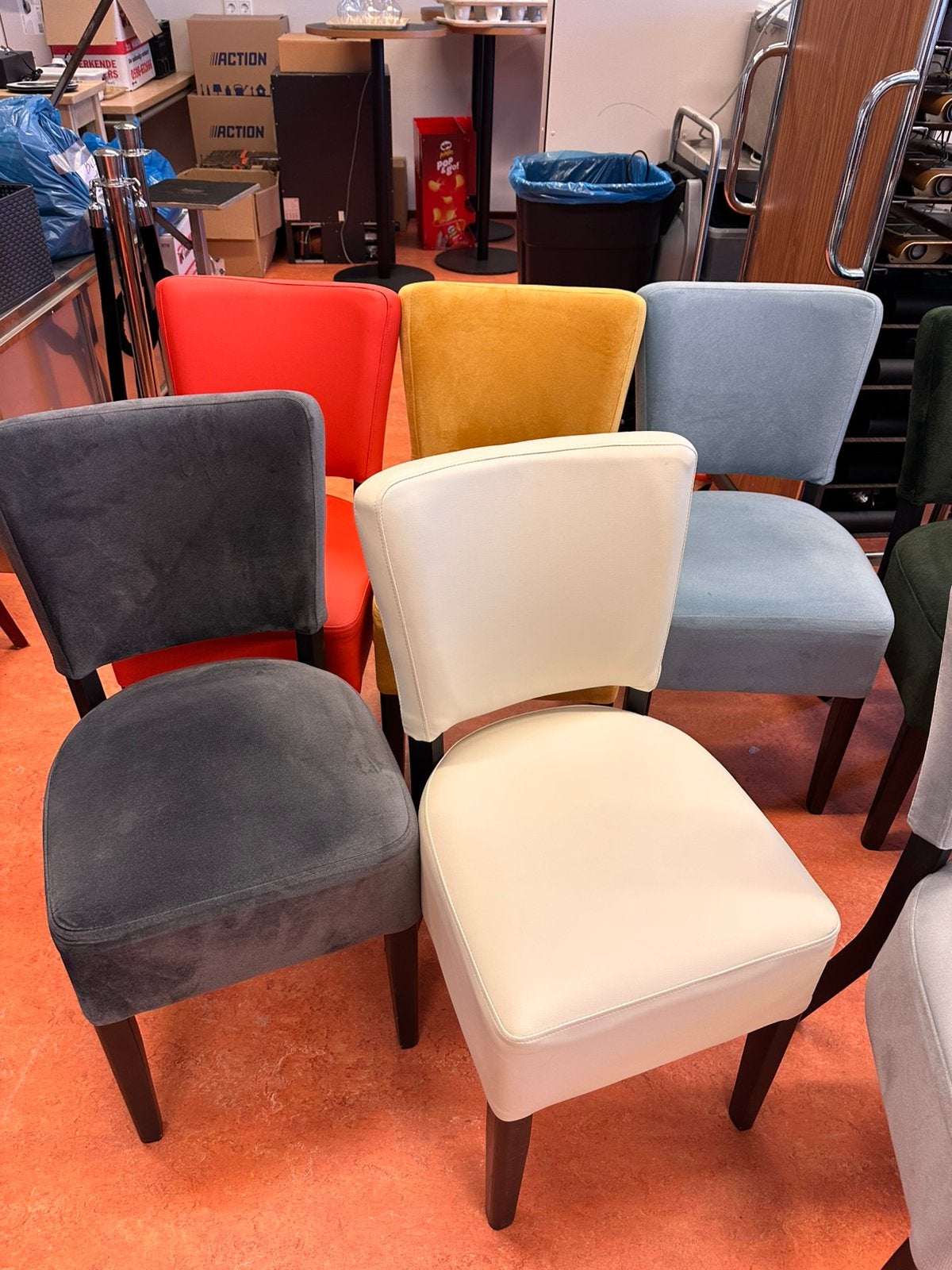 32 eetkamer stoelen, Huis en Inrichting, Stoelen, Ophalen, Overige kleuren, Zo goed als nieuw, Stof