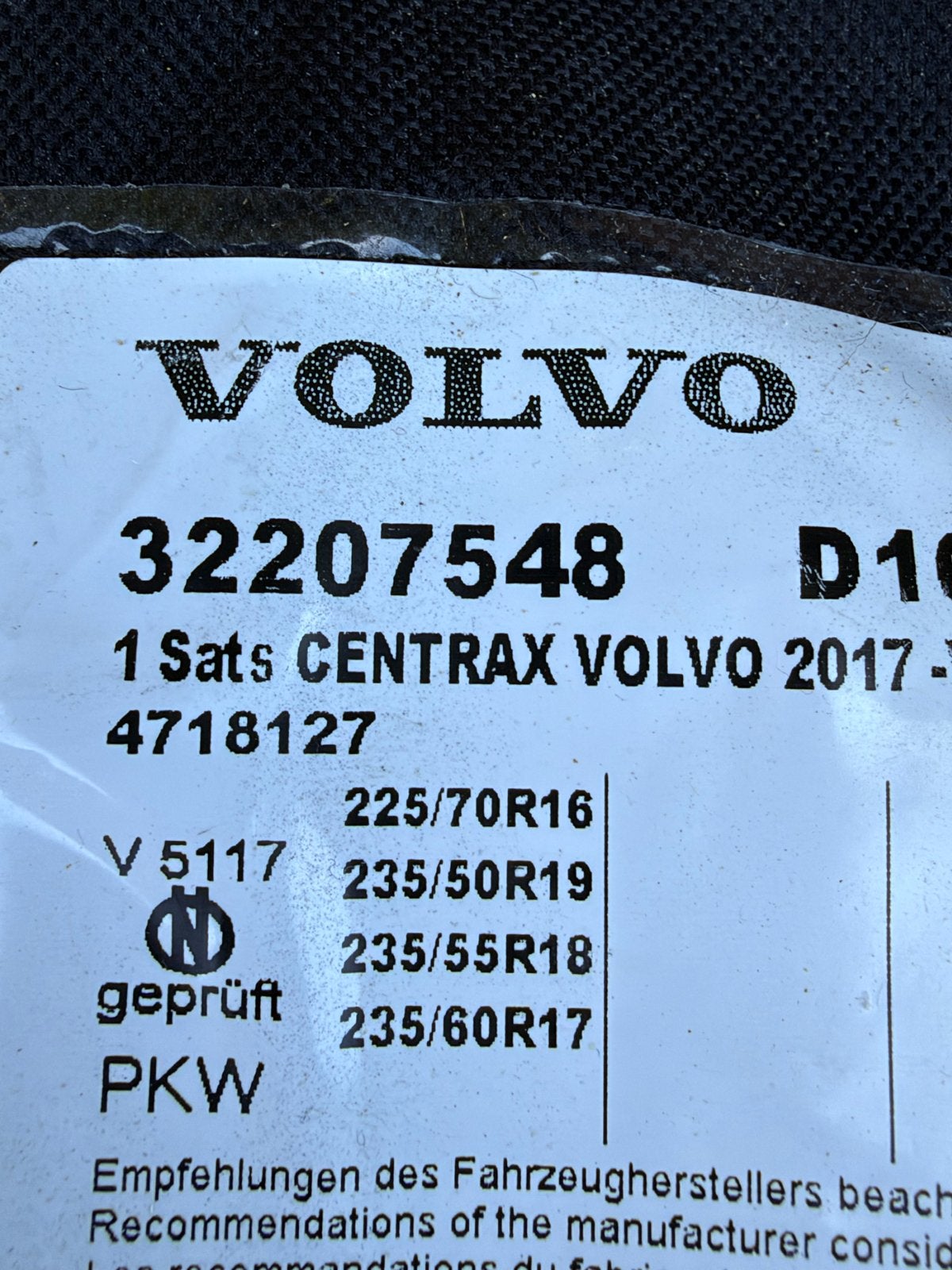 Te Huur: Volvo Centrax sneeuwkettingen (nieuwstaat), Ophalen, Zo goed als nieuw