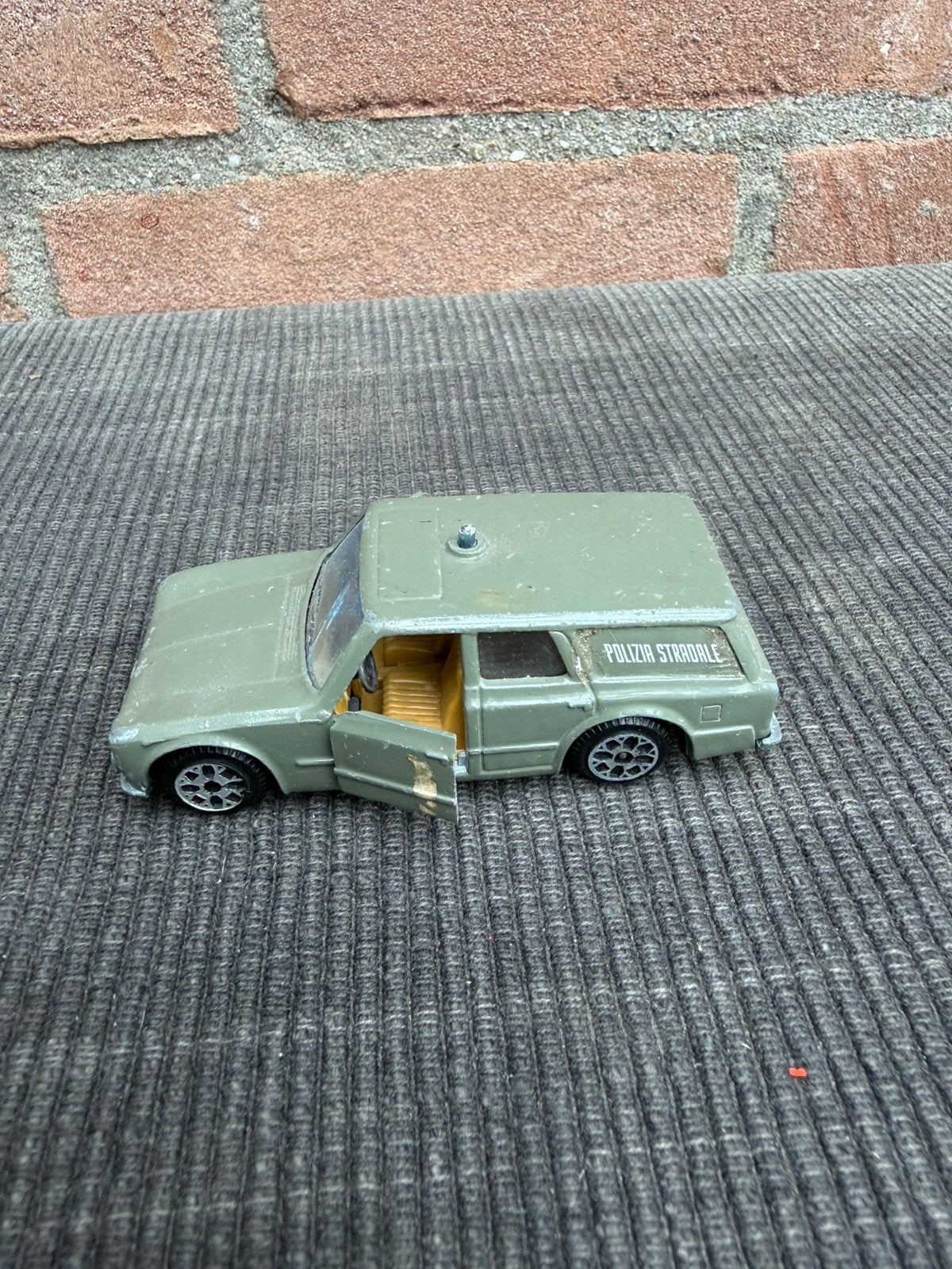 1:43 Politoys E-19 Alfa Romeo Giulia SW polizia, Ophalen of Verzenden, Gebruikt, Auto, Overige merken