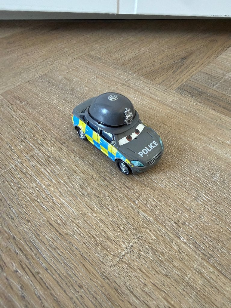Gebruikt Disney Pixar Cars 2 Mark Wheelsen UK Politie auto, Ophalen of Verzenden, Gebruikt