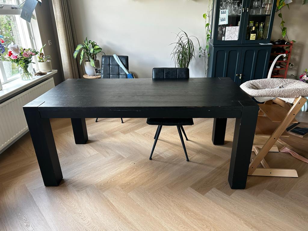 Robuuste houten tafel met blokpoten - Zwart, Huis en Inrichting, Tafels | Eettafels, Gebruikt, 50 tot 100 cm, 150 tot 200 cm, Vijf personen of meer