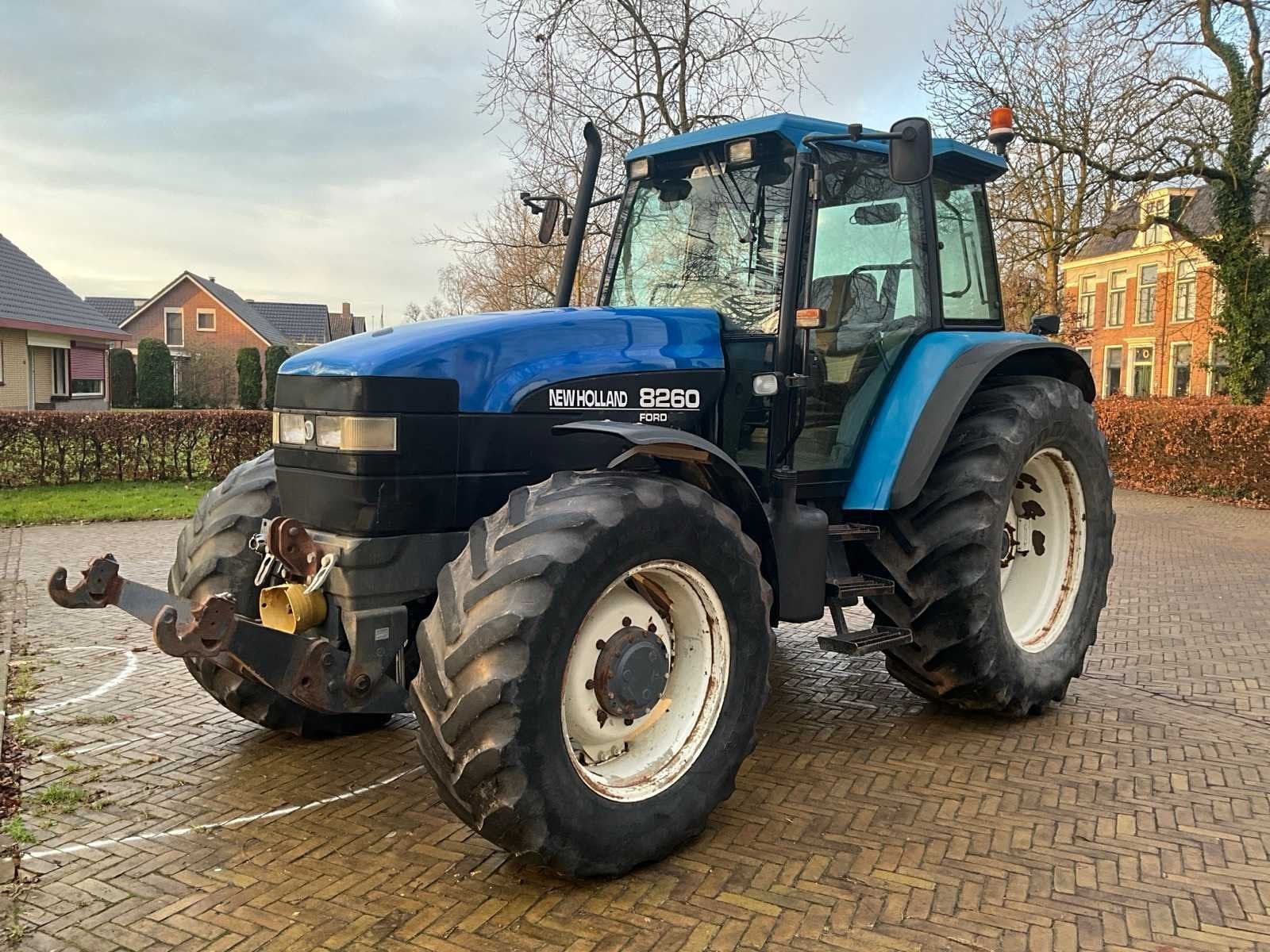 1999 New holland 8260 Vierwielaangedreven landbouwtractor, Gebruikt, New Holland