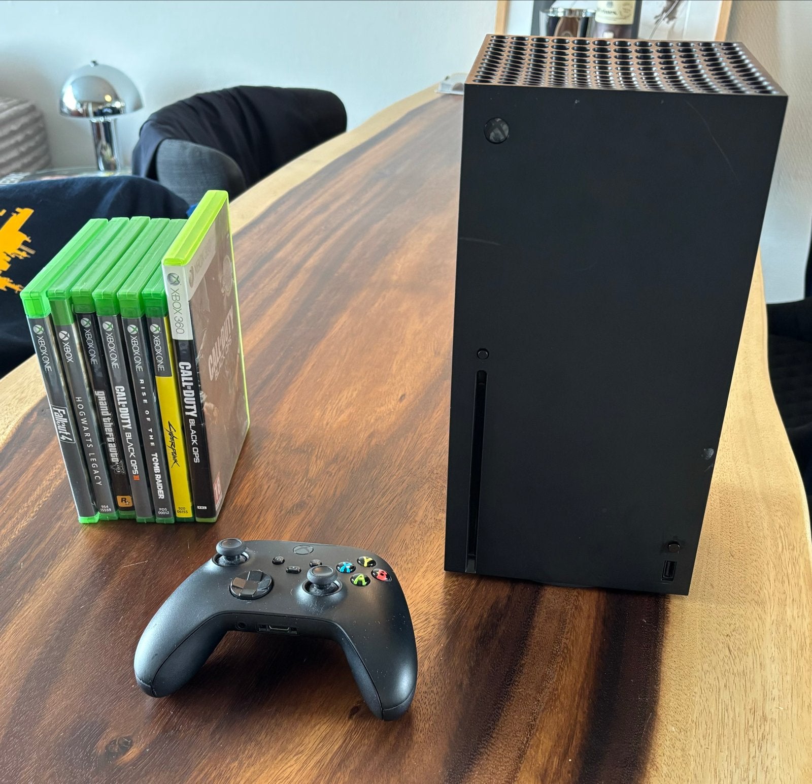 Xbox Series X met controller en 7 games