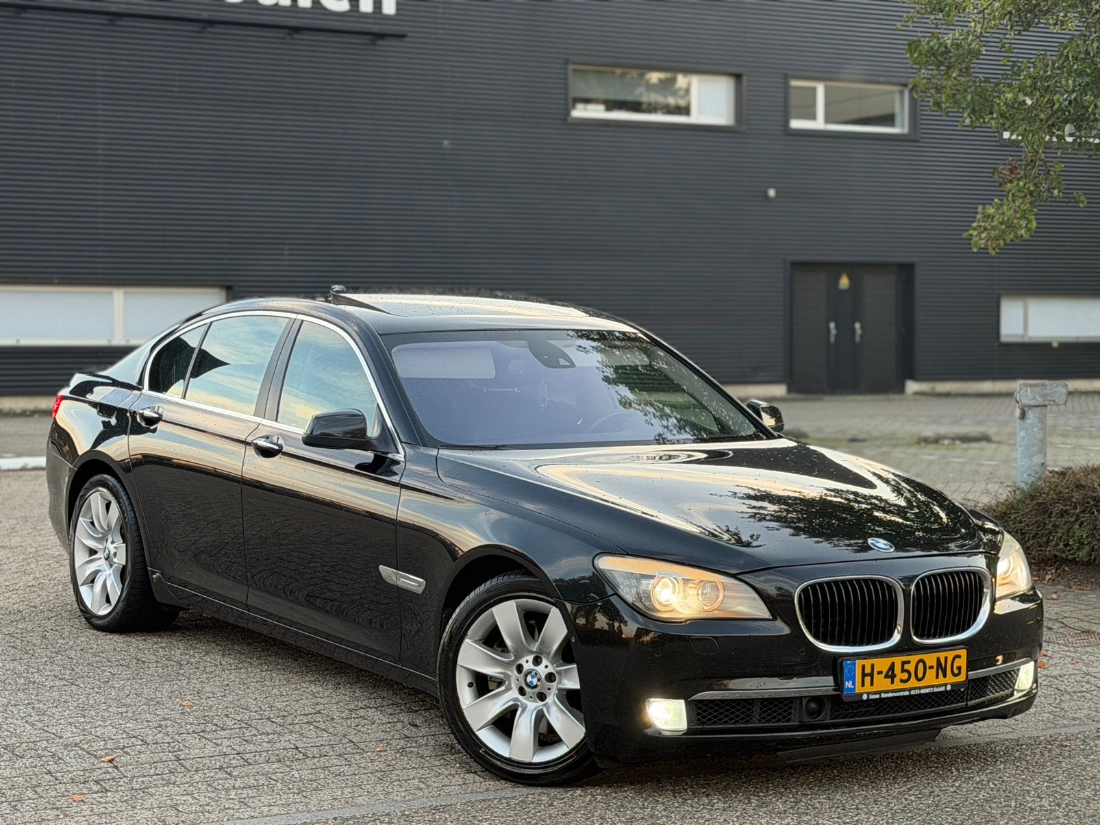 BLACK BMW 7-Serie 750i V8 4.4 408PK+ Aut6 H&K-HUD-TV F01 EXE, Auto's, Automaat, Achterwielaandrijving, 4395 cc, Leder