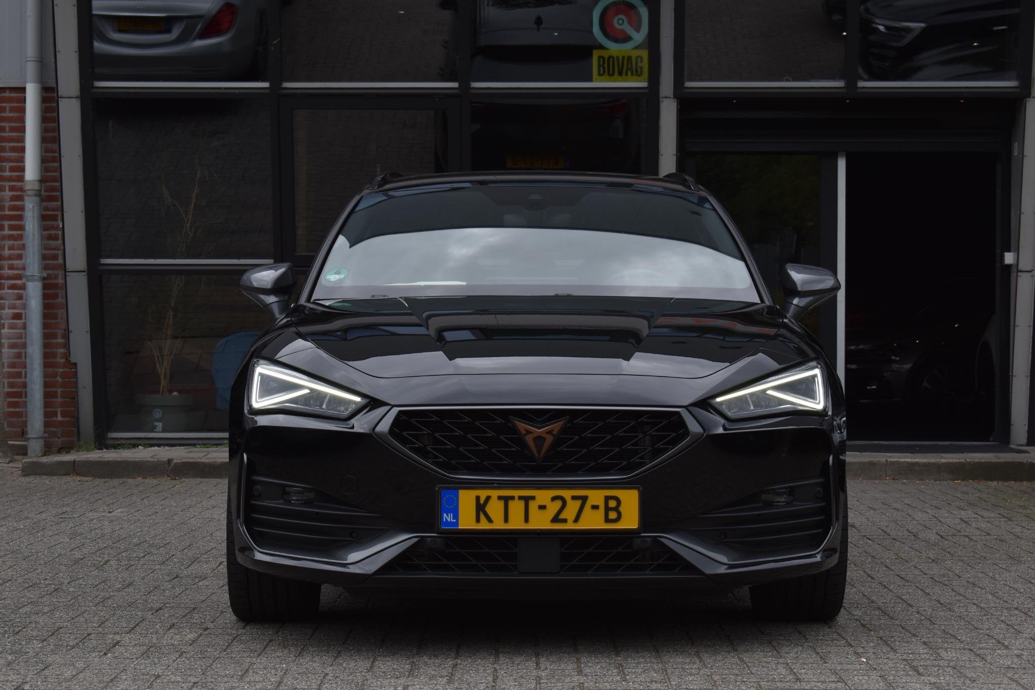 CUPRA Leon Sportstourer 2.0 TSI 245PK Keyless Lane ACC, Auto's, Dealer onderhouden, Gebruikt, 4 cilinders, Met garantie (alle)