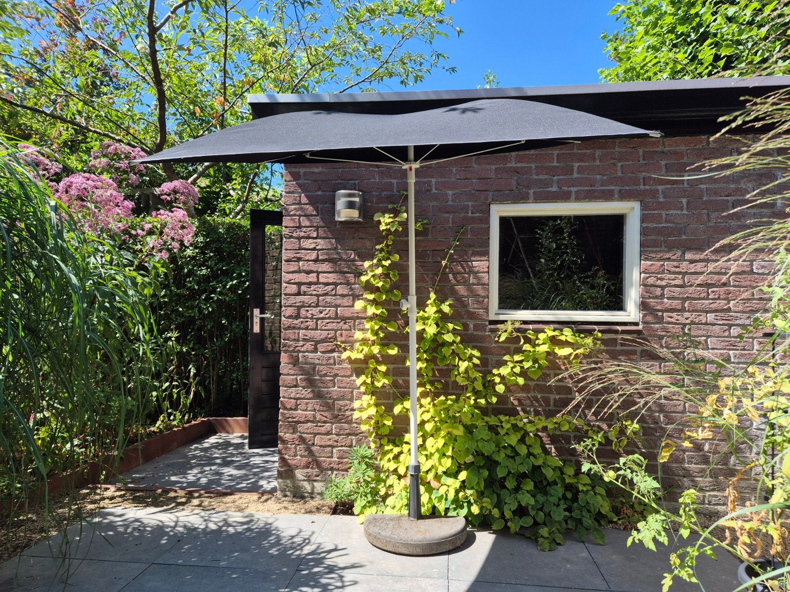 Ikea balkonparasol met voet, Ophalen, Zo goed als nieuw, 1 tot 2 meter, Stokparasol