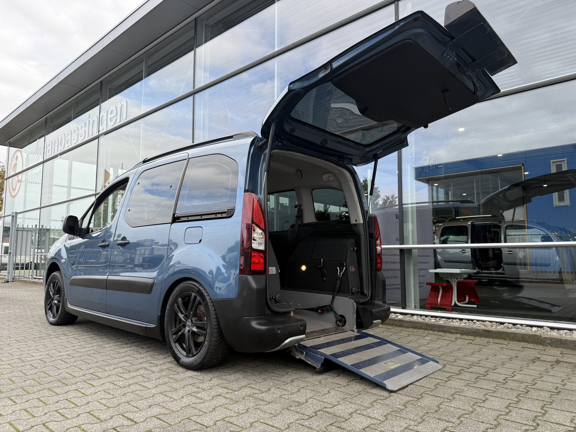 Citroën Berlingo 3+1 Rolstoelauto 1.2 PureTech XTR (Zeer ne, Voorwielaandrijving, Stof, Gebruikt, Blauw