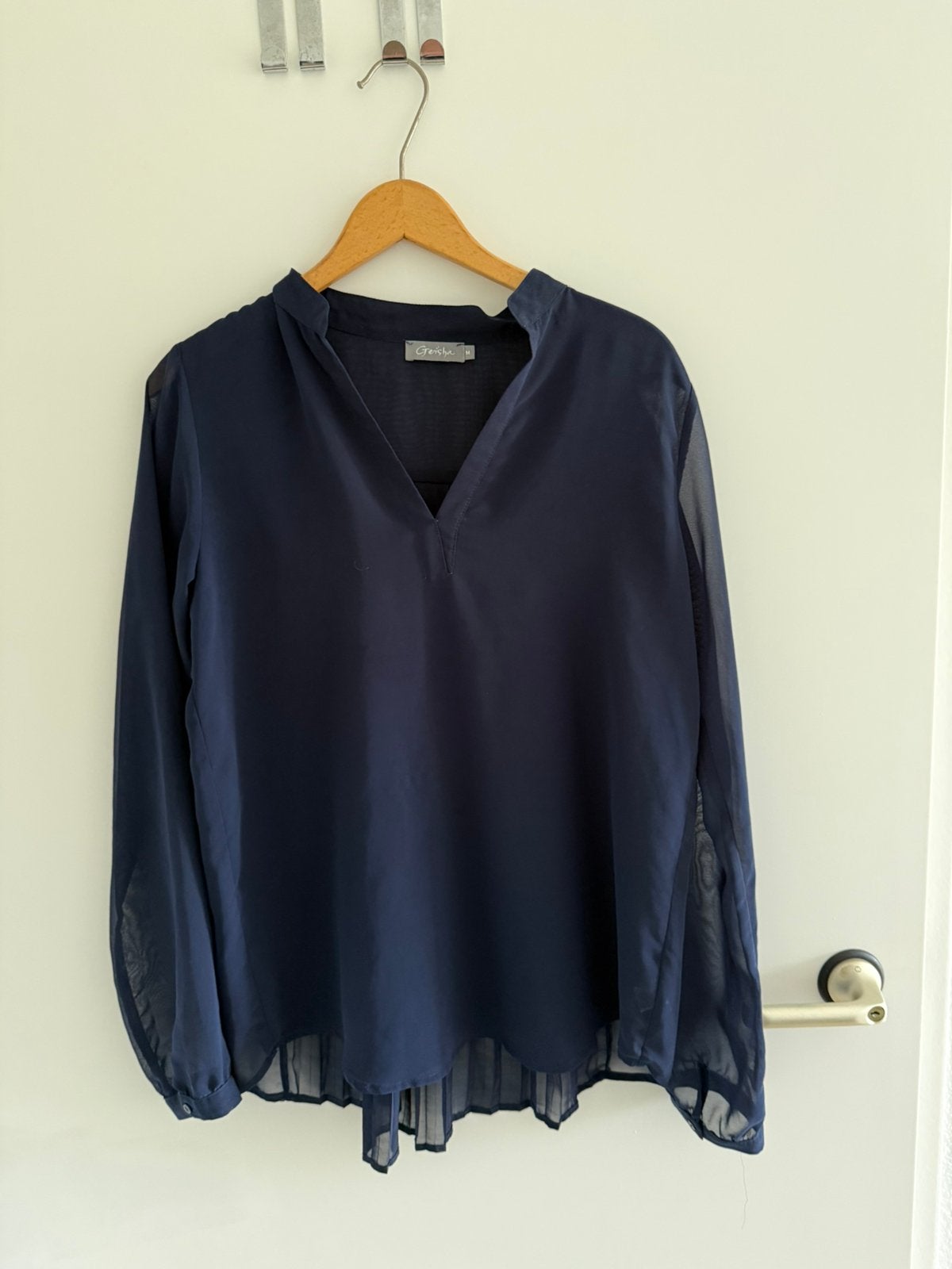 Mooie blouse Geisha mt M, Ophalen of Verzenden, Zo goed als nieuw, Maat 38/40 (M), Blauw