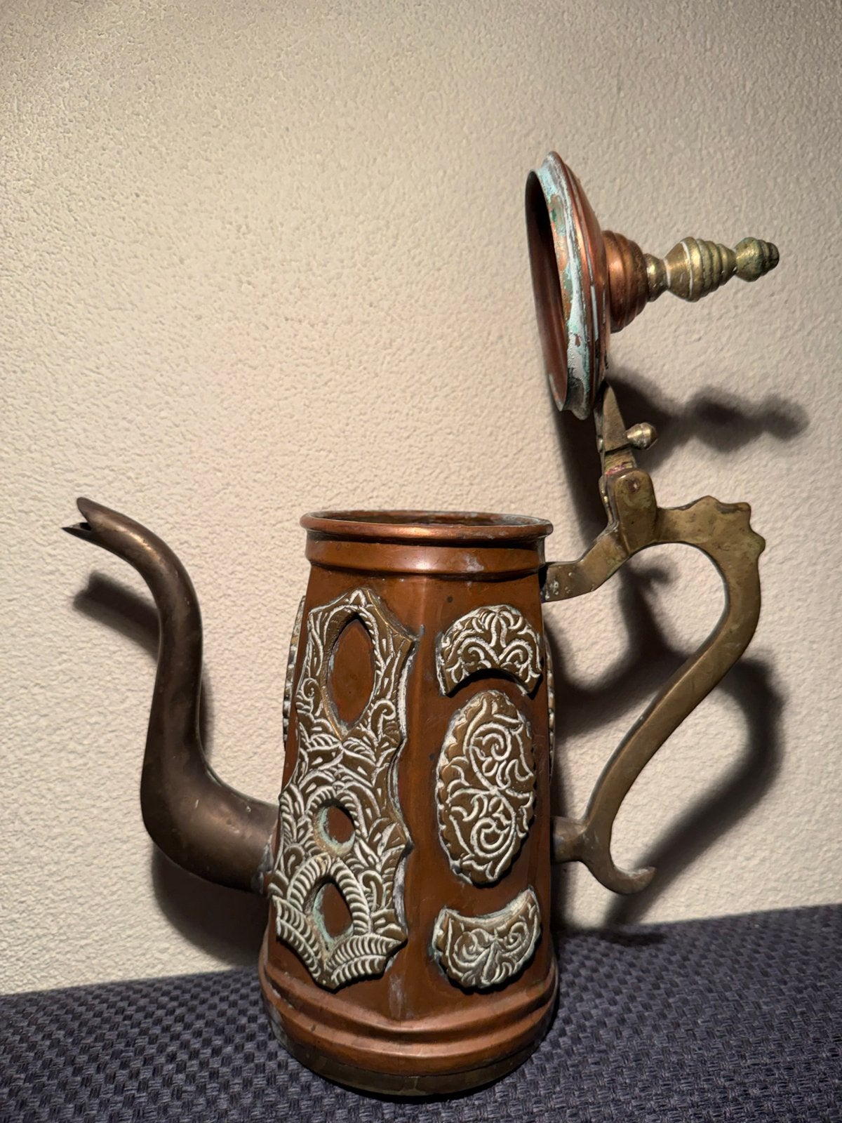 Antieke Koperen Theepot met Bronzen Decoratie, Antiek en Kunst, Antiek | Koper en Brons, Ophalen of Verzenden, Koper