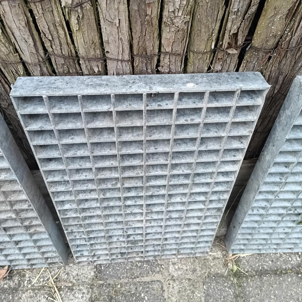 Roosters gegalvaniseerd tbv goot voor garage onder huis, Tuin en Terras, Grind, Keien en Split, Ophalen