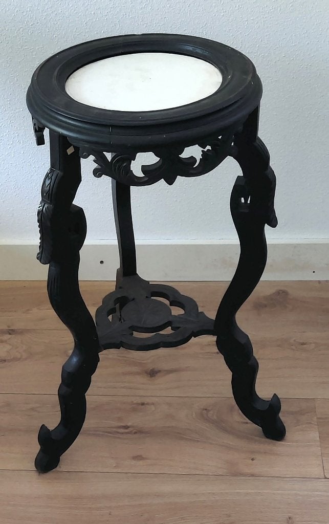 Mooi  bewerkte oude planten / wijn tafel, Ophalen
