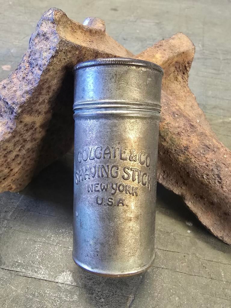 WWII US tin Colgate Shaving stick, Ophalen of Verzenden, Amerika, Embleem of Badge