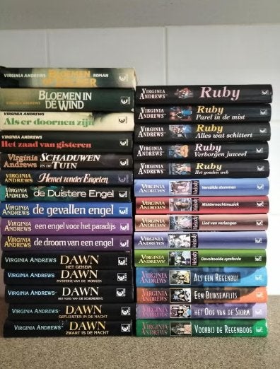 Nog 5 series van Virginia Andrews, Boeken, Ophalen of Verzenden, Zo goed als nieuw, Virginia Andrews