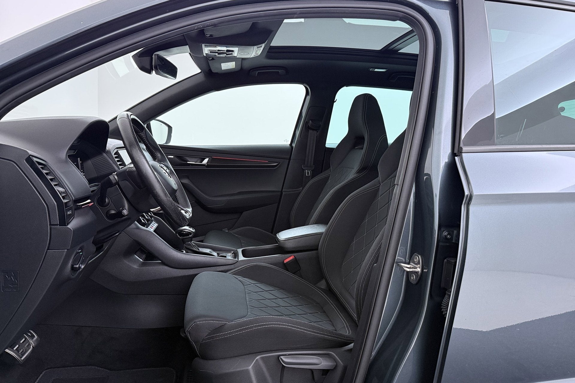 Skoda Karoq 1.5 TSI ACT Sportline Business | Panoramadak | O, Adaptive Cruise Control, Stof, 4 cilinders, 150 pk