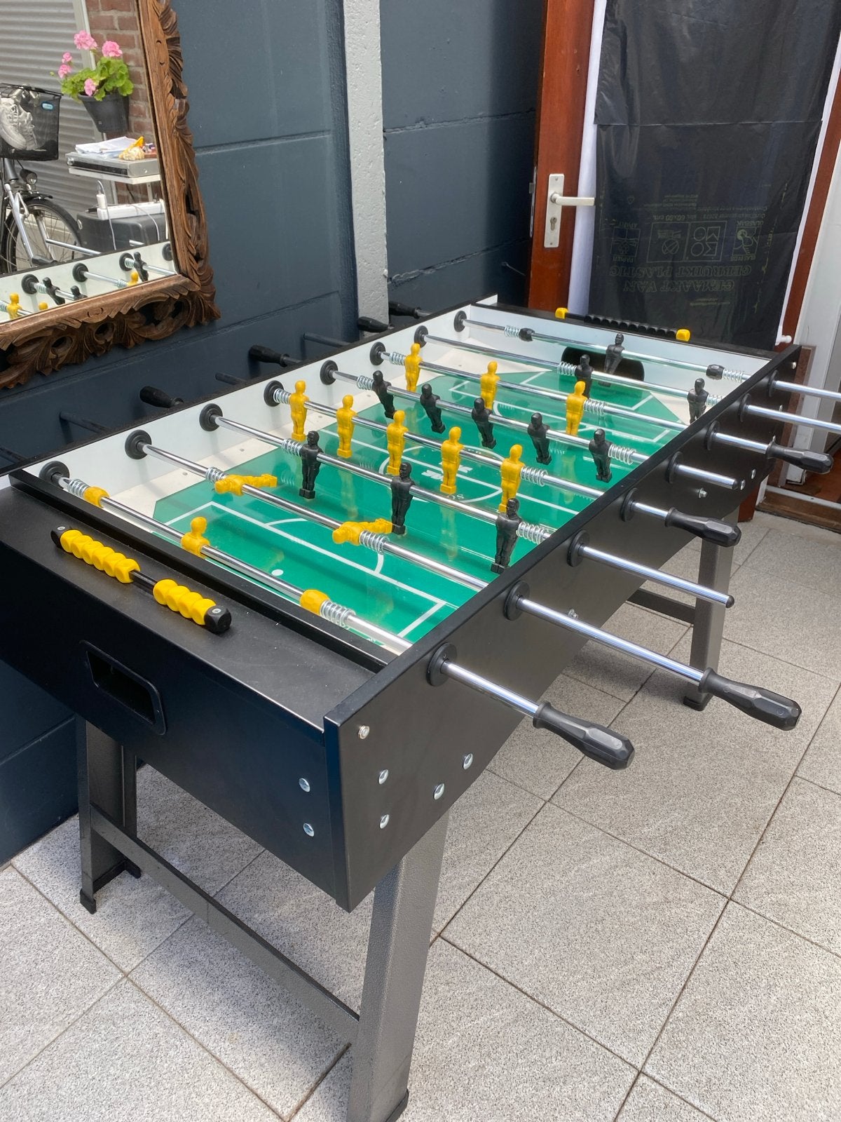 Tafelvoetbaltafel - Zwart met Gele en Zwarte Spelers, Ophalen of Verzenden, Gebruikt