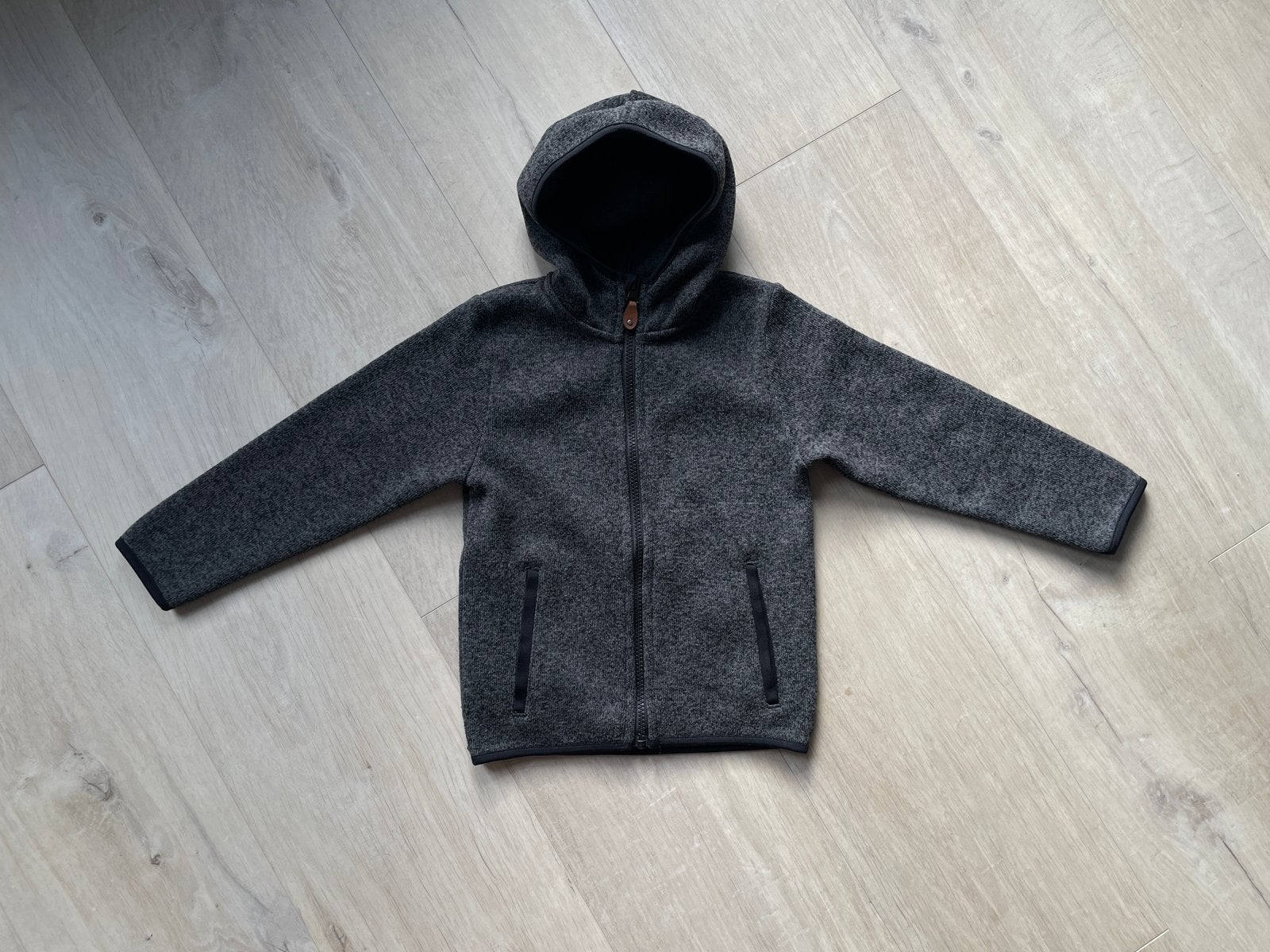 H&M fleece vest met capuchon maat 110/116, Kinderen en Baby's, Ophalen of Verzenden, Zo goed als nieuw, Jongen, Trui of Vest