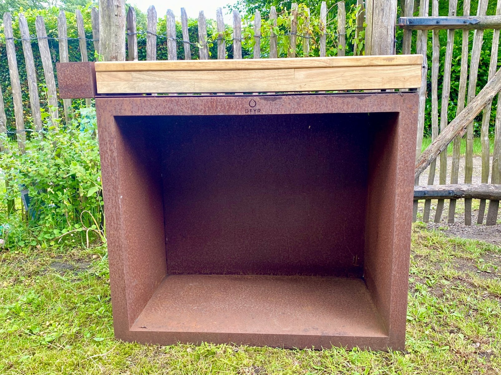 OFYR Butcher Block Storage, Tuin en Terras, Ophalen, Gebruikt, Houtskool, Vrijstaand