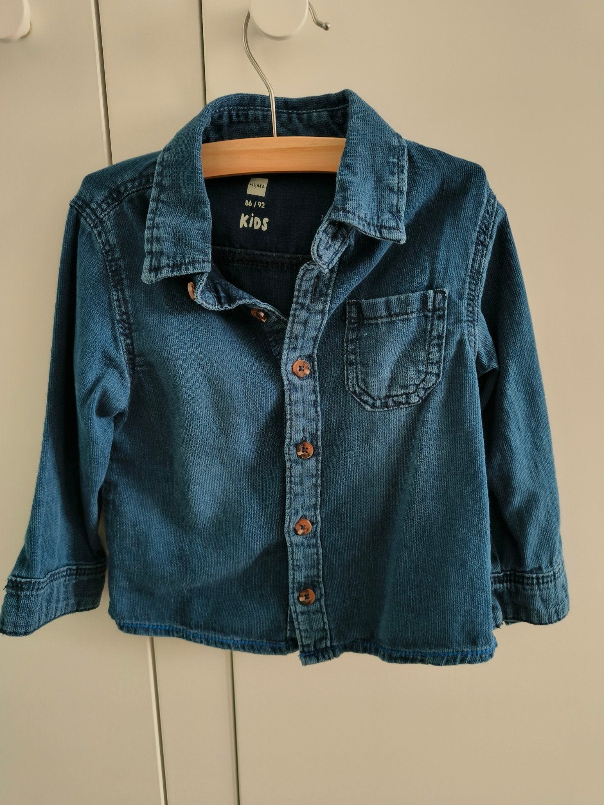Blouse overhemd Hema spijkerstof maat 86/92, Kinderen en Baby's, Ophalen of Verzenden, Zo goed als nieuw, Overhemdje of Bloesje