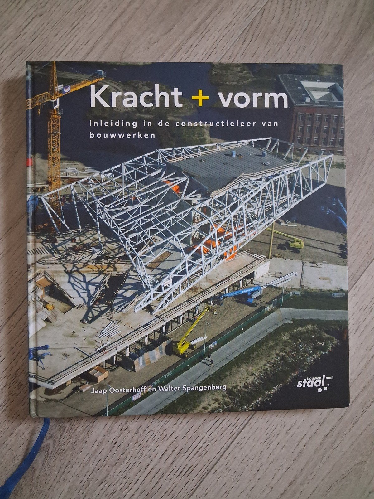 Boek: Kracht + Vorm Bouwkunde/Built Enviroment, Ophalen of Verzenden, Gelezen, Bouwkunde, Jaap Oosterhoff en Walter Spangenberg