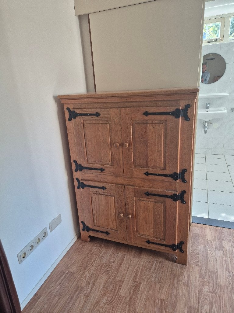 Mooie Eikenhouten kast van meubelfabriek Oisterwijk, Ophalen, Gebruikt