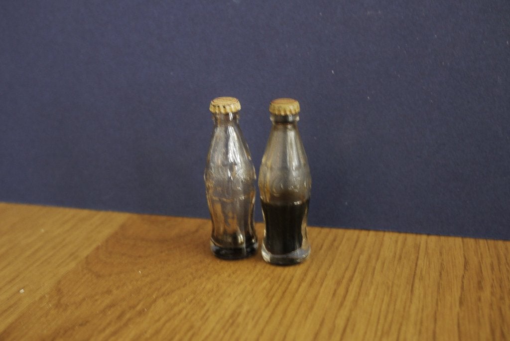 coca cola mini fles 2 x 6 cm hoog jaren 60 / 70 cocacola, Verzamelen, Merken en Reclamevoorwerpen, Ophalen of Verzenden, Gebruikt
