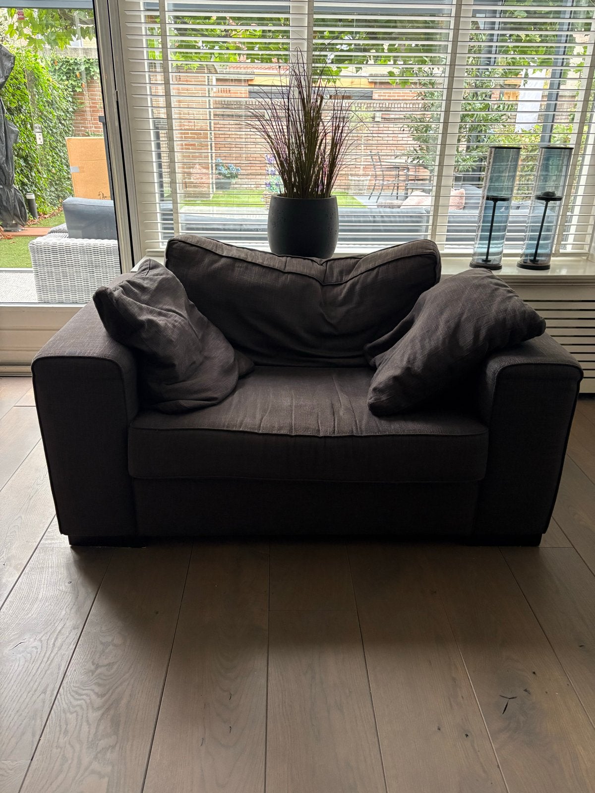 Comfortabele donkergrijze fauteuil / loveseat zgan, Gebruikt, Bank, Bank, Ophalen of Verzenden