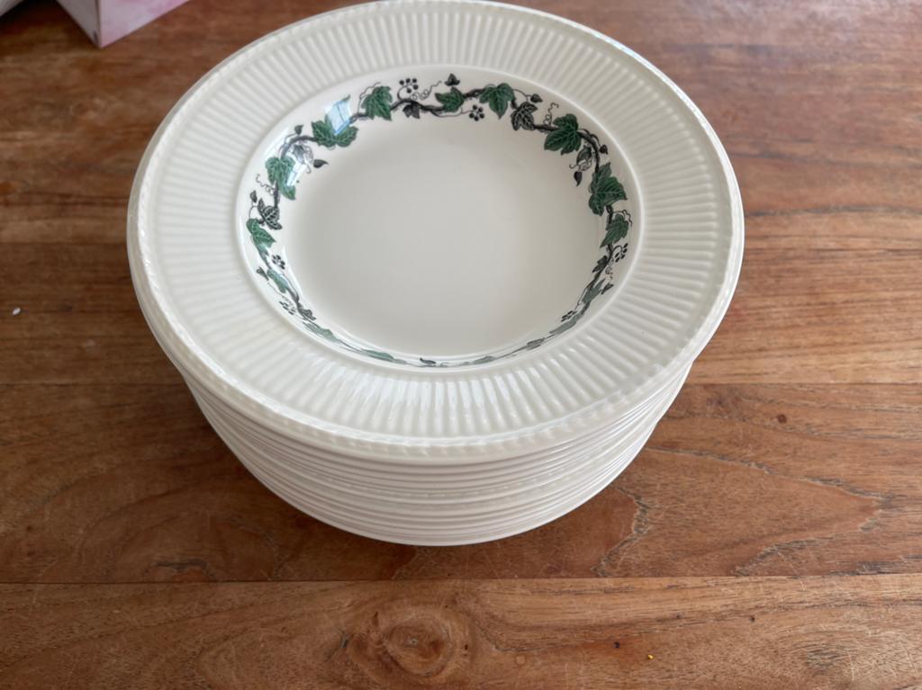 Wedgwood stratford 6 diepe borden 22/23cm, Huis en Inrichting, Ophalen of Verzenden, Zo goed als nieuw, Bord(en), Wedgwood