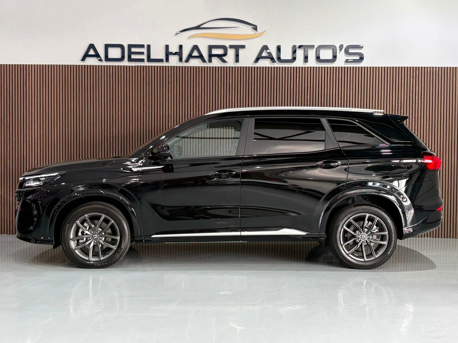 DFSK E5 1.5 PHEV Luxury 7 Pers Automaat Nieuw / Panorama dak, 1498 cc, Zwart, 4 cilinders, Zwart