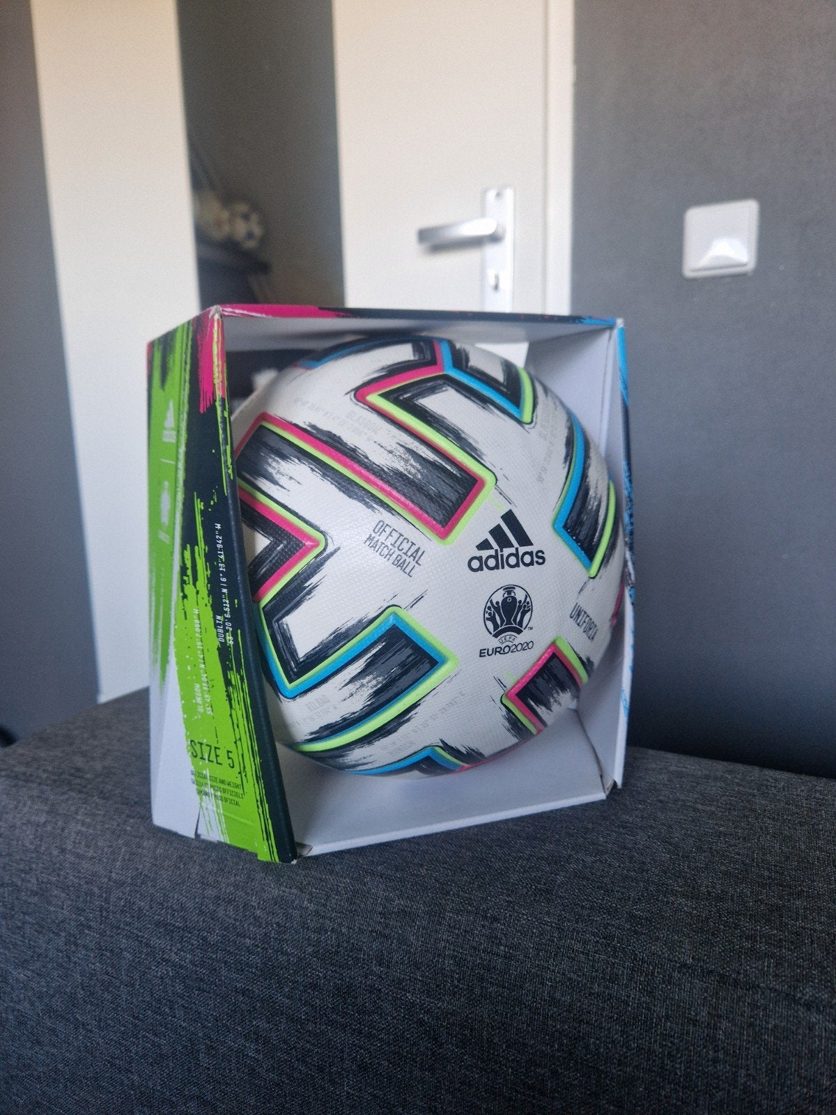 Adidas Uniforia OFFICIAL MATCHBALL (EK 2020), Verzamelen, Sportartikelen en Voetbal, Ophalen of Verzenden, Zo goed als nieuw