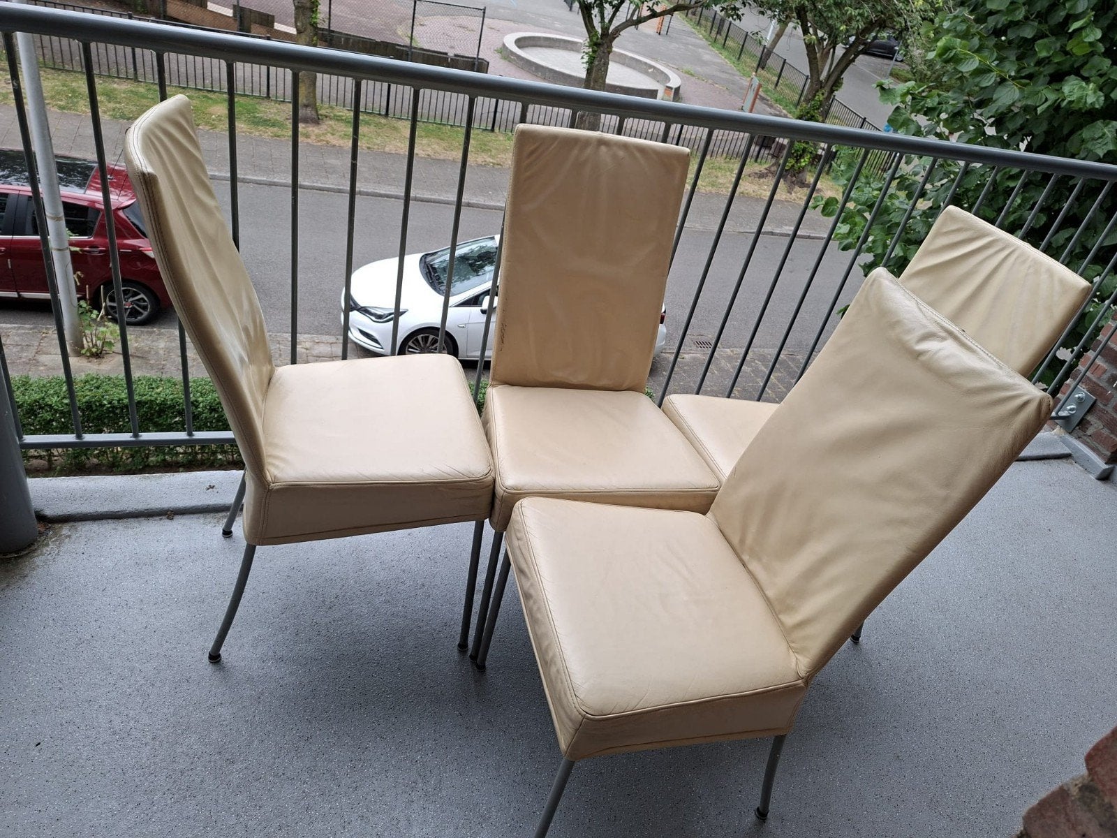 Gratis af te halen: Gebruikte stoelen (4 stuks), Huis en Inrichting, Stoelen, Overige materialen, Gebruikt, Overige kleuren, Eenvoudig