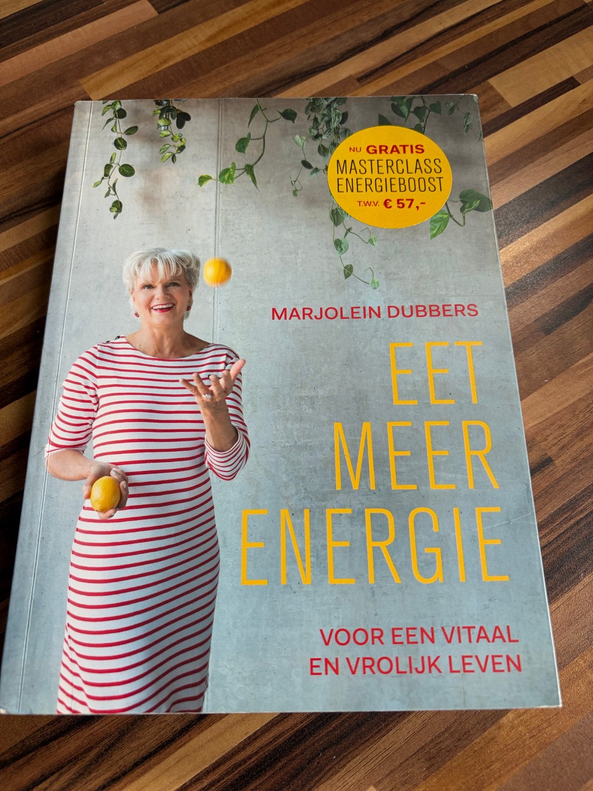 Boeken Marjolein Dubbers: Eet Meer Energie & Het Energieke V, Boeken, Ophalen of Verzenden, Zo goed als nieuw, Dieet en Voeding