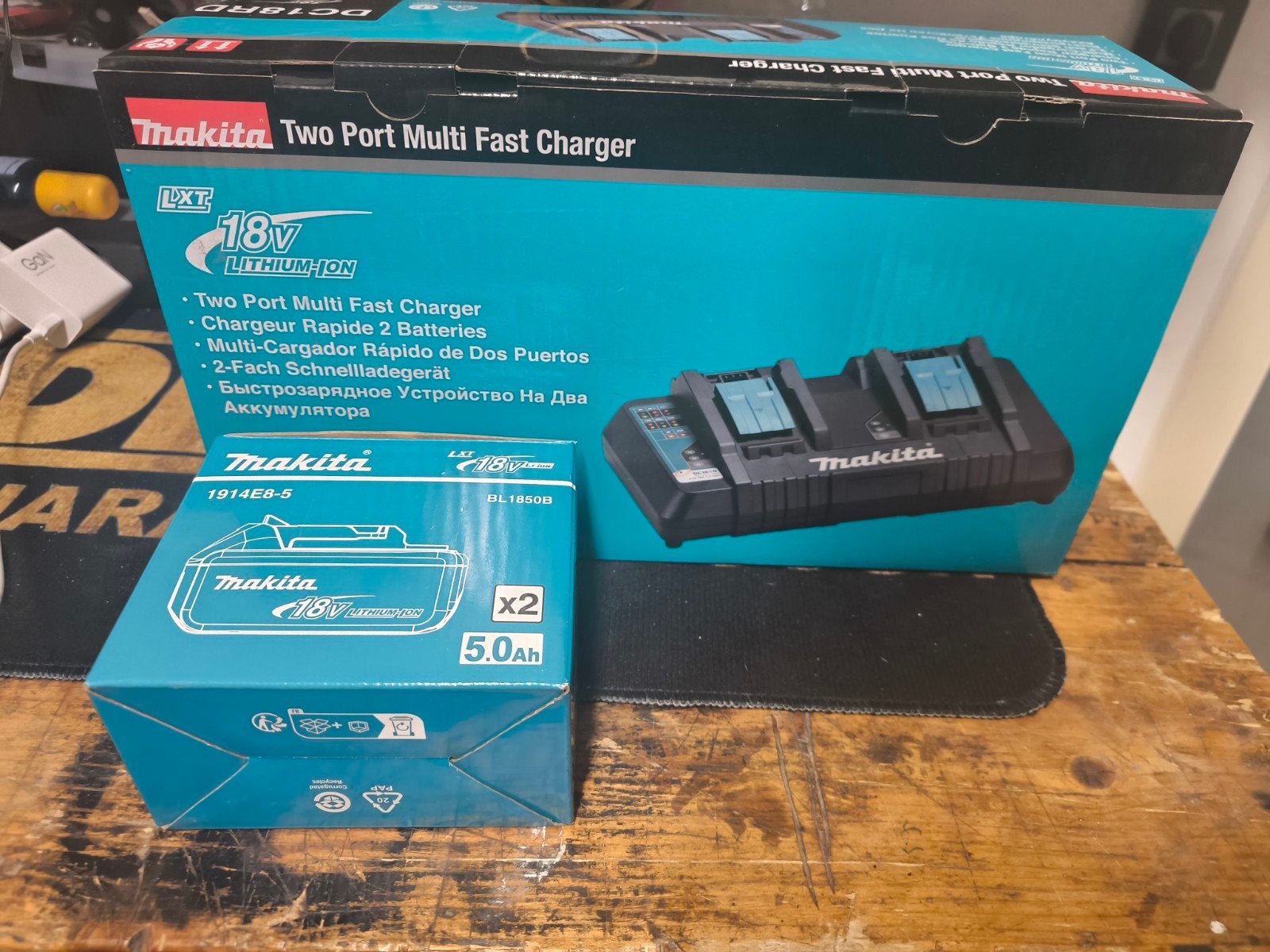 Makita DC18RD Snellader 2x 18V 5.0Ah accu's - Nieuw in do, Ophalen