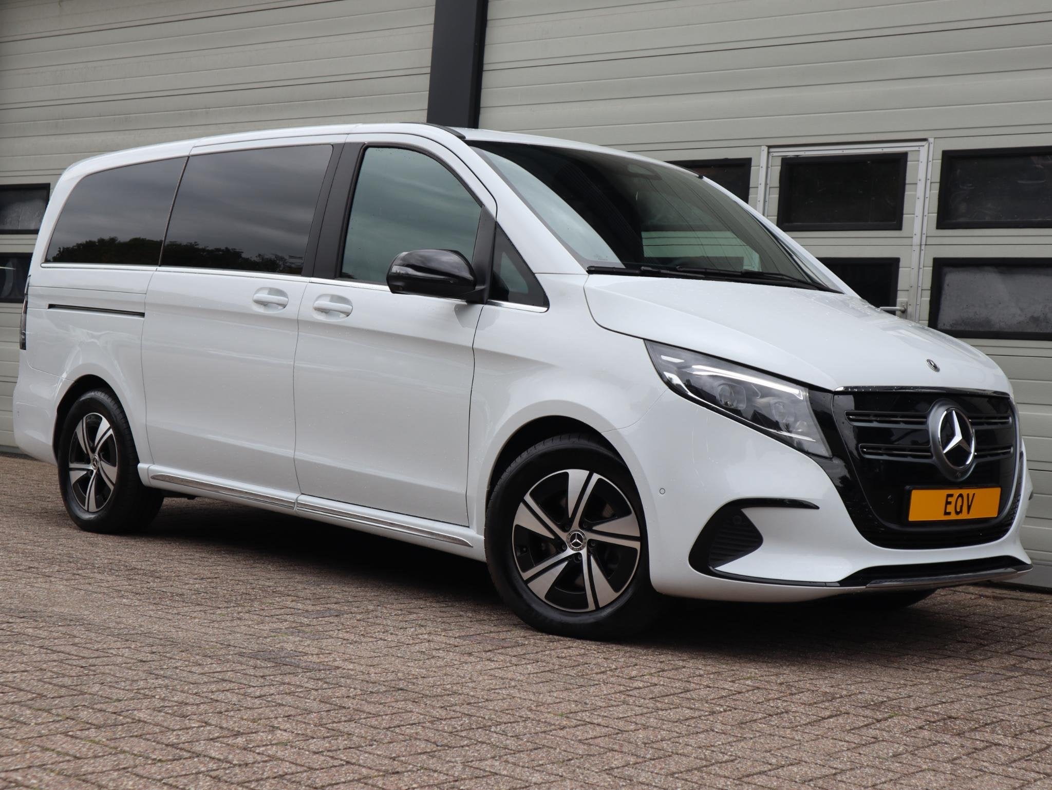 Mercedes-Benz EQV 300 90 kWh L2 8 Pers. AMG Avantgarde - Led, Stof, Gebruikt, Overige carrosserieën, 2810 kg