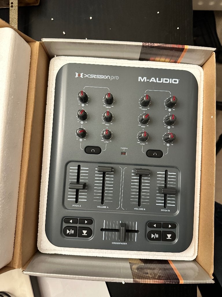 M-Audio X-Session Pro USB MIDI DJ Mixer Controller, Ophalen of Verzenden, Zo goed als nieuw