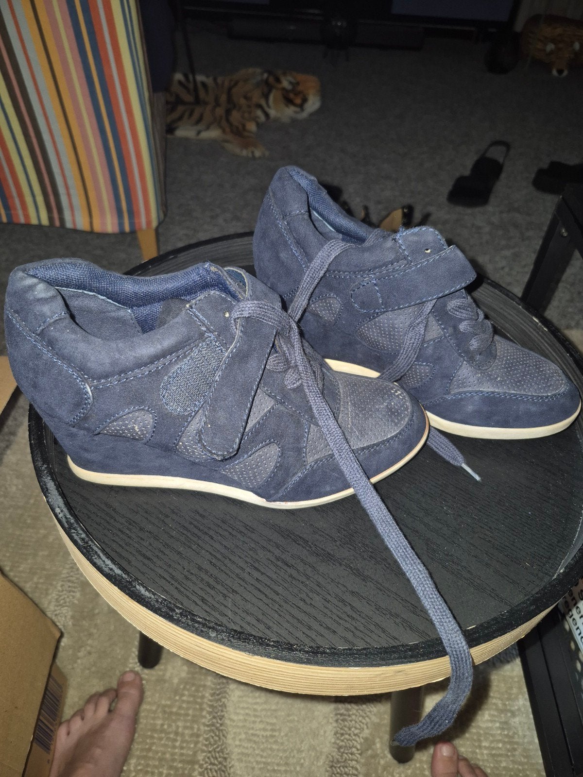 Blauwe suède sneakers met sleehak - Maat 37, Ophalen of Verzenden, Gedragen, Blauw, Sneakers of Gympen