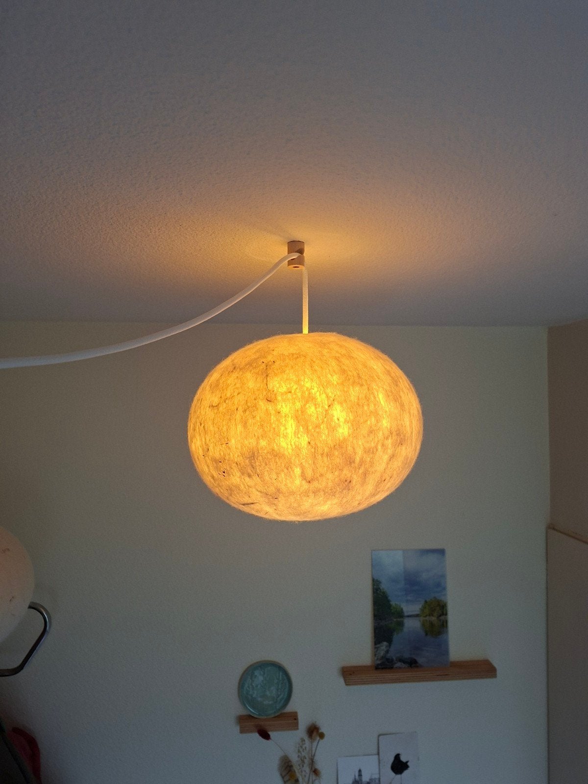 Hanglamp, handgemaakt van wol.  Nieuw, Ophalen of Verzenden, Nieuw, Natuurlijk materiaal, E27 (groot)