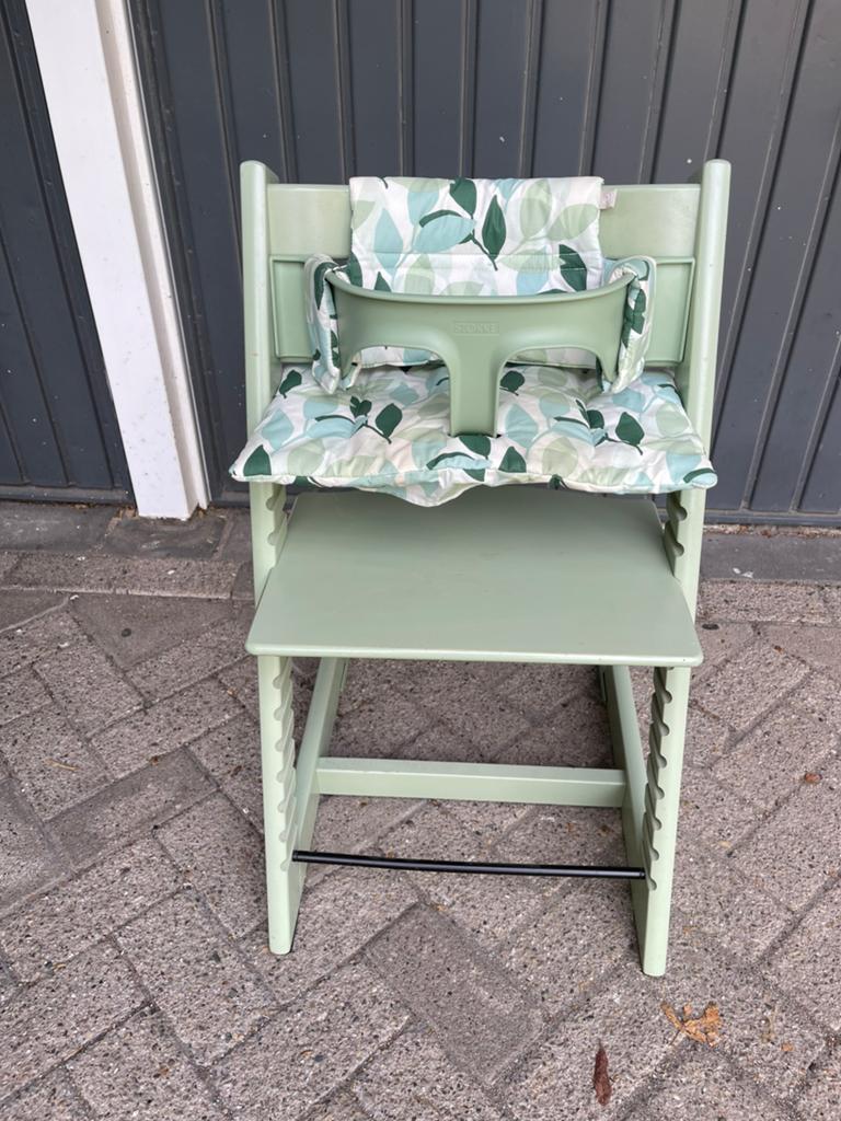 Stokke tripp trapp | meegroeistoel | mosgroen, Kinderen en Baby's, Kinderstoelen, Ophalen, Meegroeistoel, Stoelverkleiner