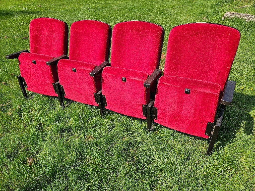 Vintage bioscoopstoelen (rij van 4), Ophalen, Gebruikt, Vier, Stof