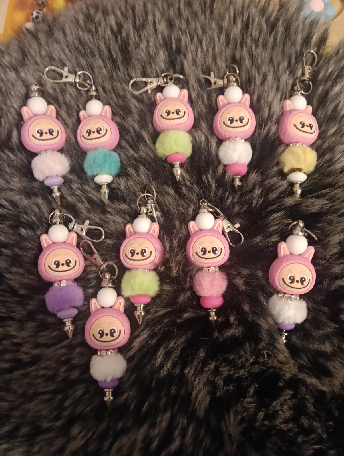 Leuke sleutelhangers met figuurtje en pompon, Verzenden