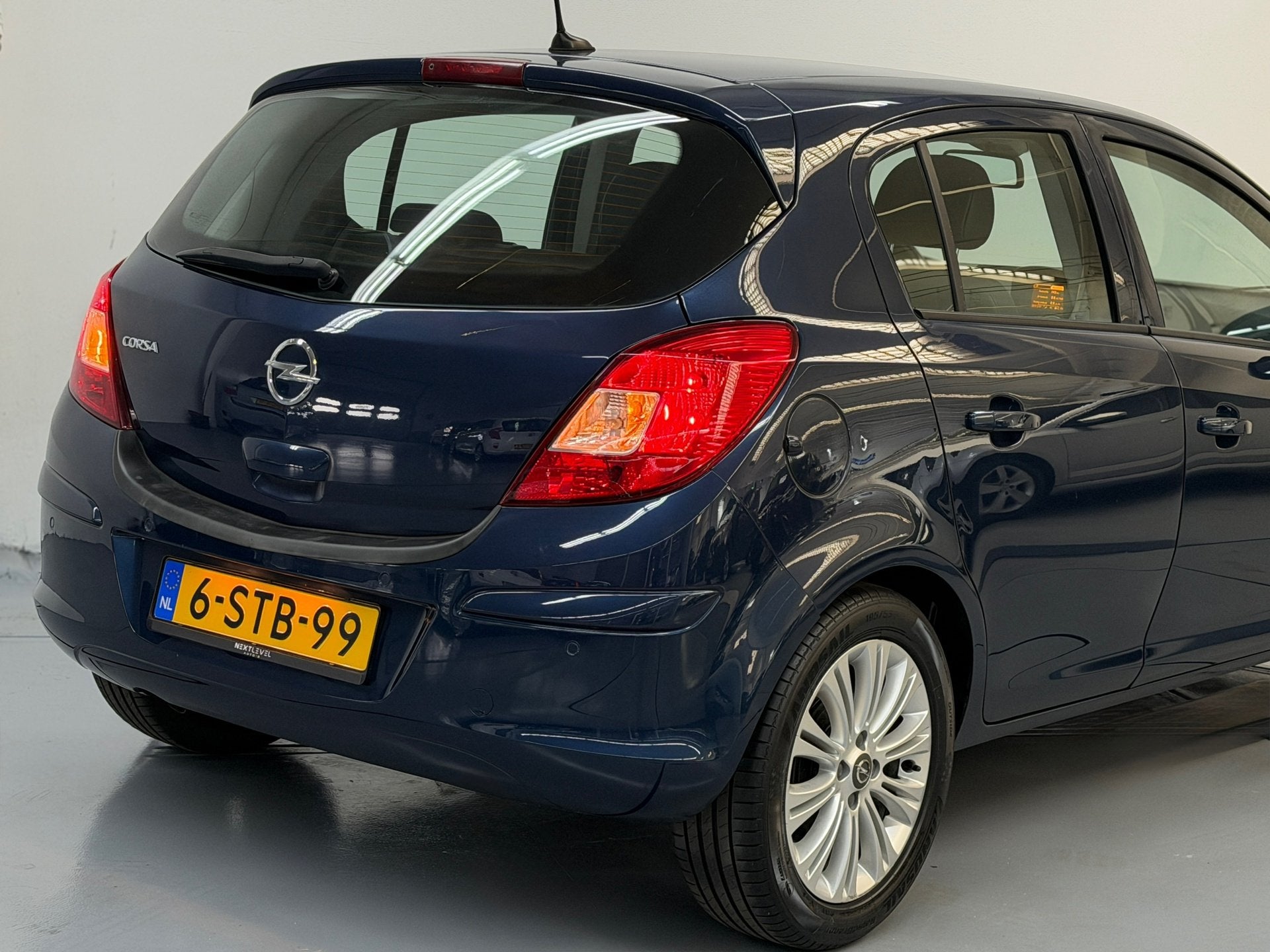 Foto 10 van Opel Corsa 1.4-16V Cosmo Navi Cruise NL Auto